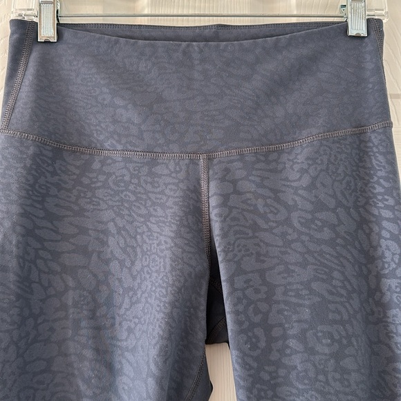 Old Navy Active (M) gray leggings. - Picture 2 of 6